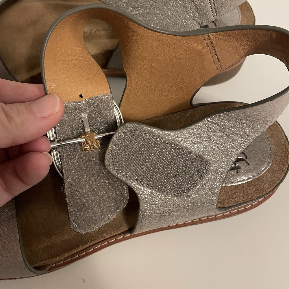 Sofft Bali Sandal Women's Size 8 M Metallic Silver Ankle Strap Comfy - Picture 4 of 7